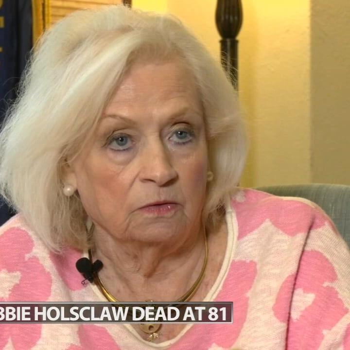 Jefferson County Clerk Bobbie Holsclaw dies at the age of 81